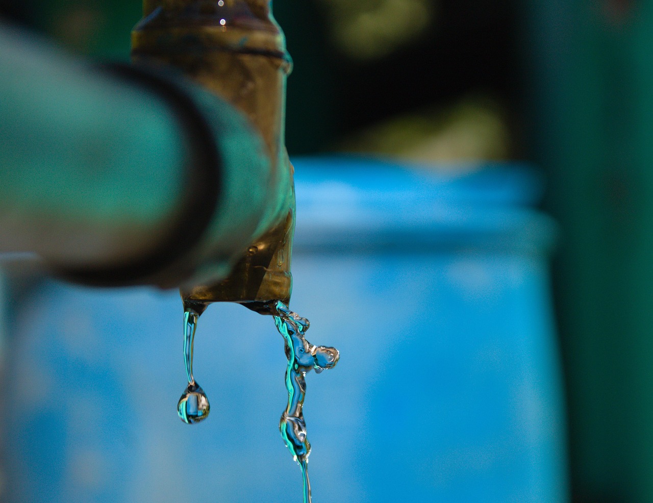 A leaking Pipe